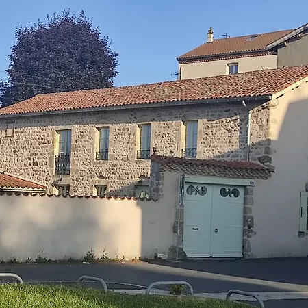 Bienvenue Au Detour De L'arzon, Craponne, 3 Ch, Jardin, Parking 別荘