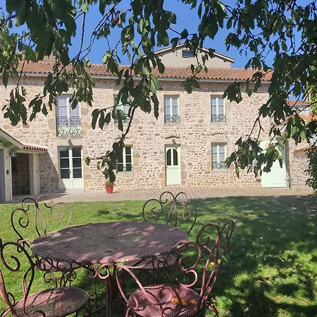 別荘 Bienvenue Au Detour De L'arzon, Craponne, 3 Ch, Jardin, Parking